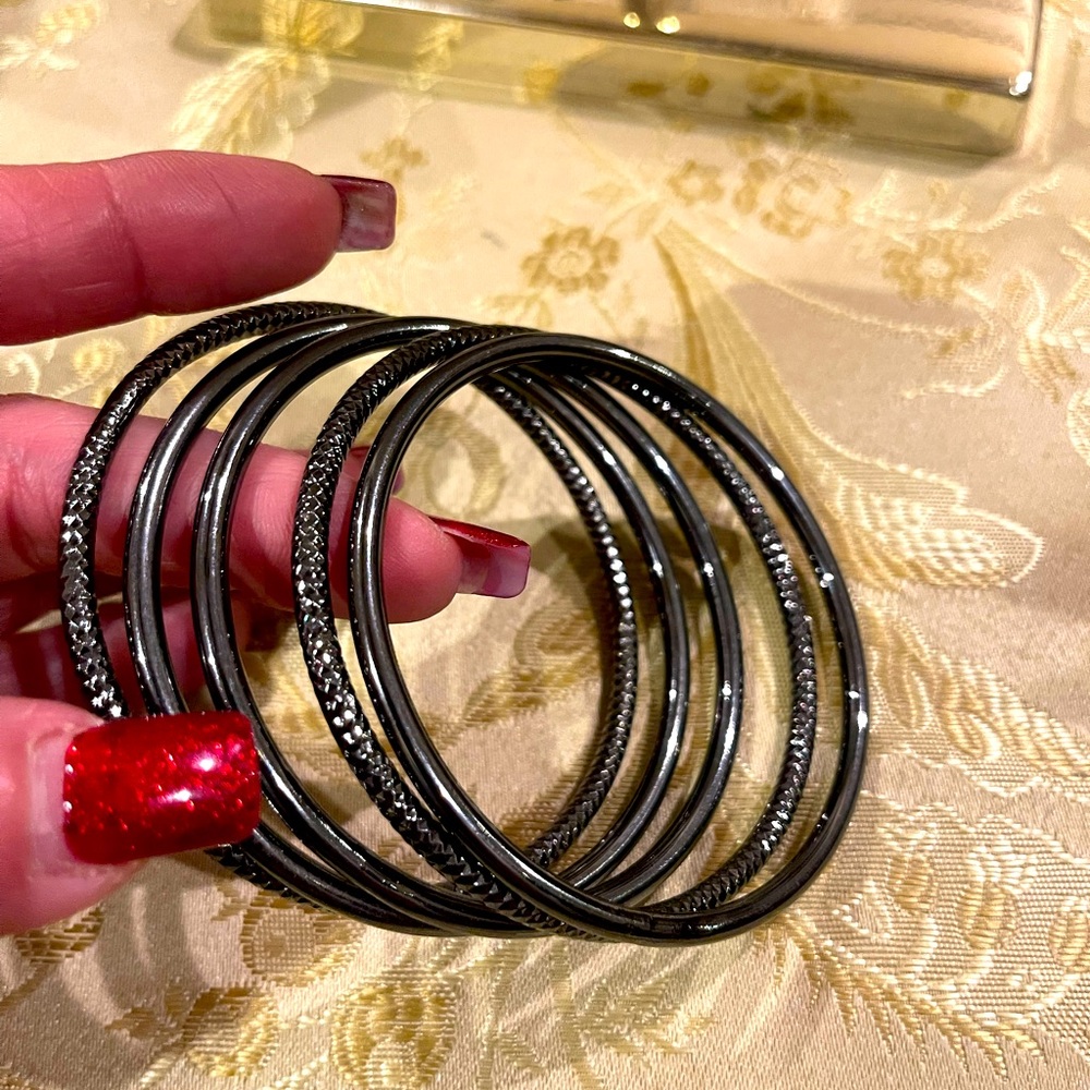 Beautiful set of 5 bangle bracelets!!!